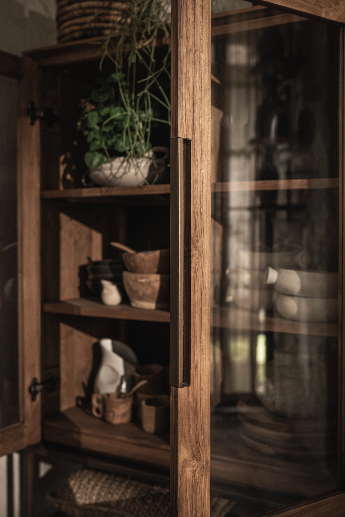 Armoire Karma Pure avec 2 Portes en Verre et 1 Étagère Ouverte | dBodhi