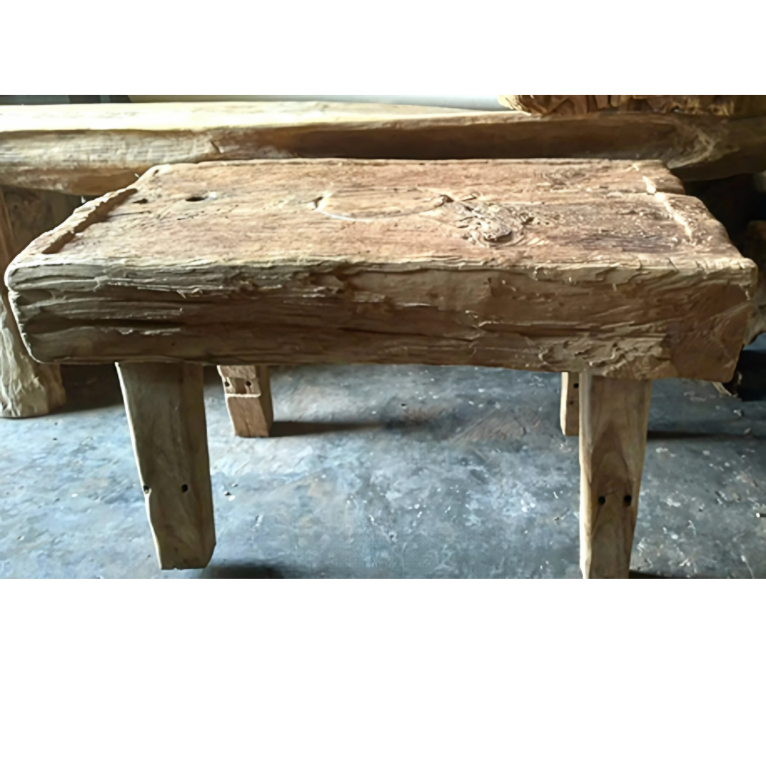 Table basse en bois exotique recyclé