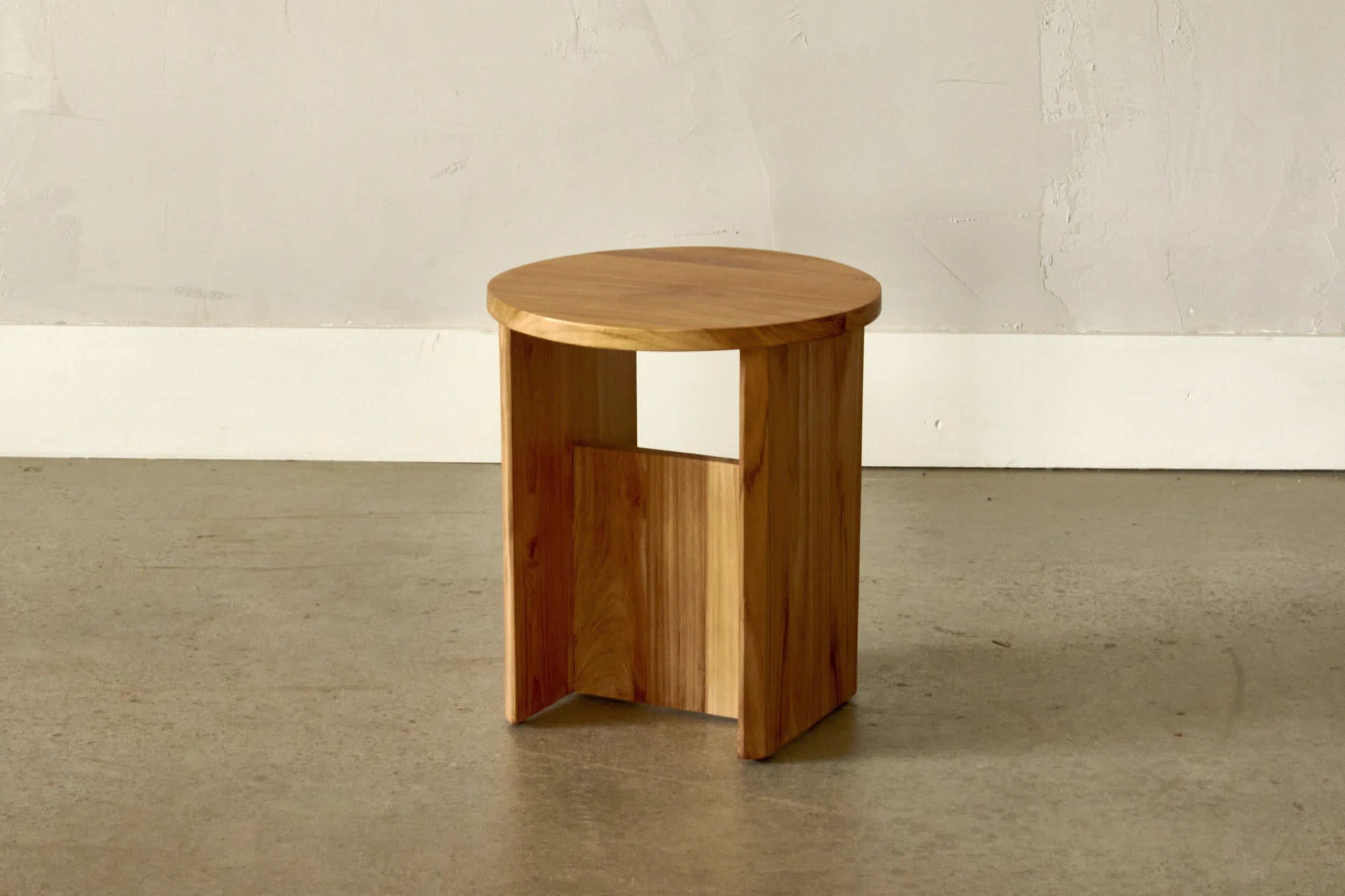 Tabouret en teck Nika
