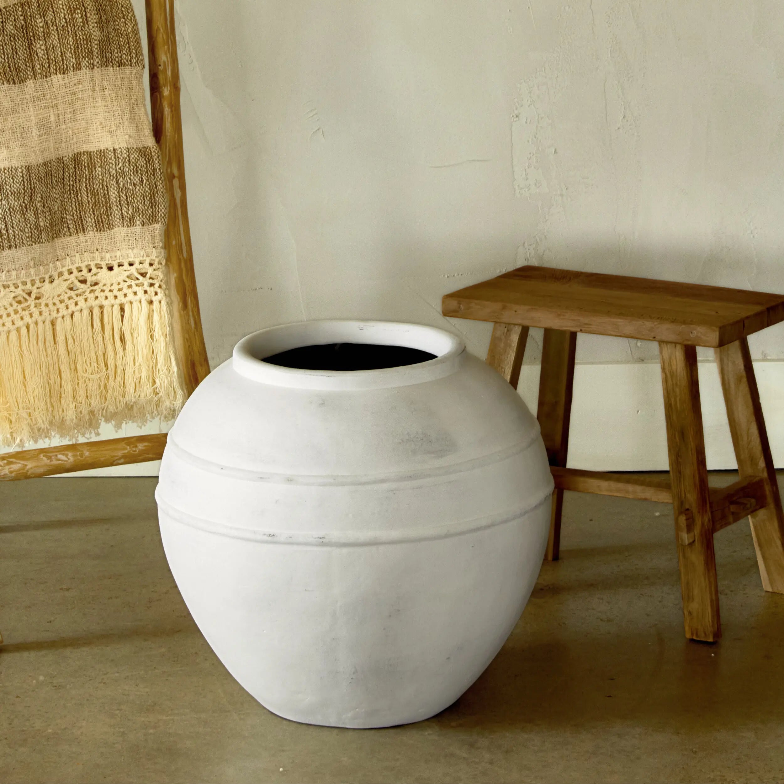 Dalya white terracotta pot