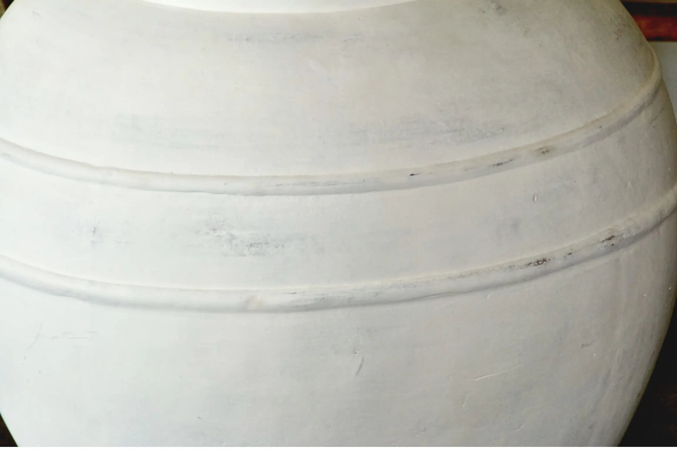 Dalya white terracotta pot