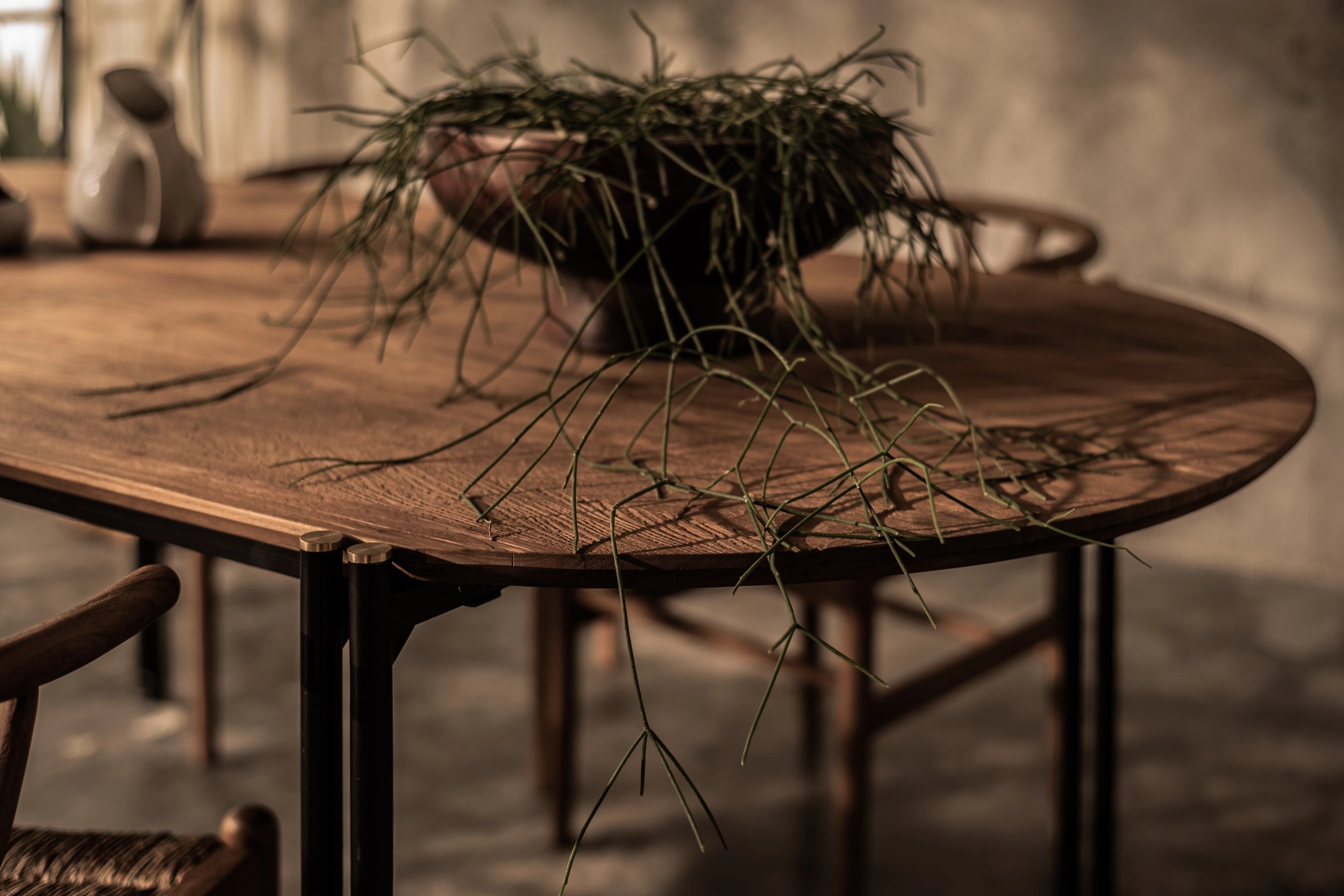 Table de cuisine en bois massif de teck recyclé de la collection exclusive dBodhi X CRUSOË