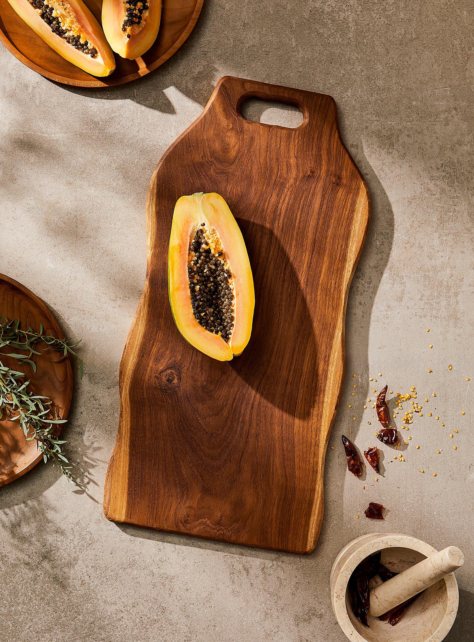 Teak wood cutting board with handle