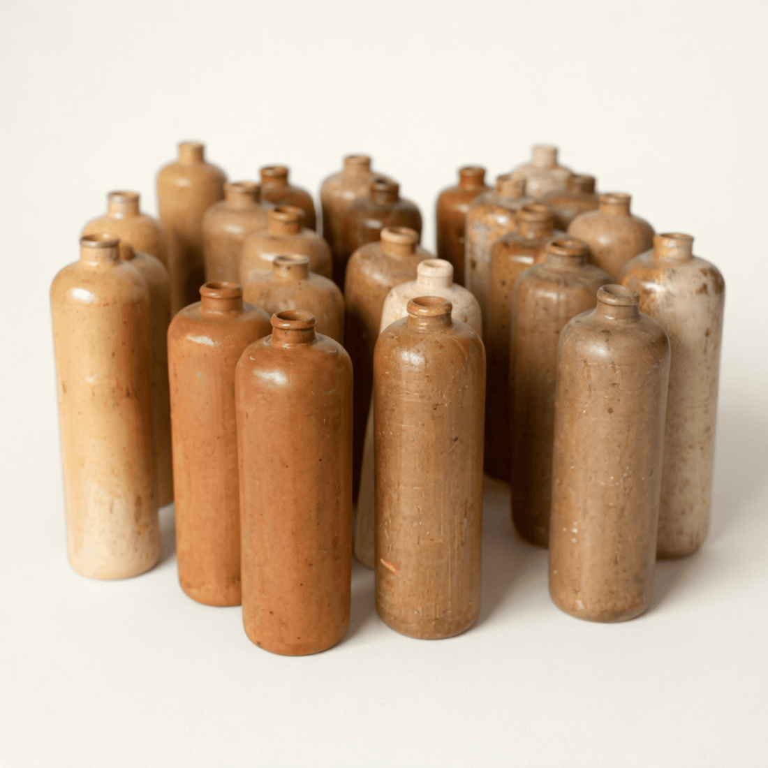 Bouteille antique en céramique