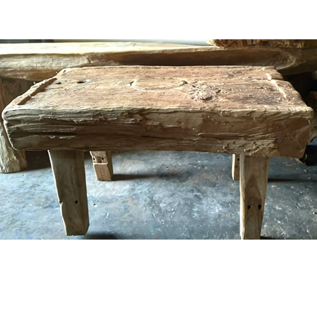 Table basse en bois exotique recyclé
